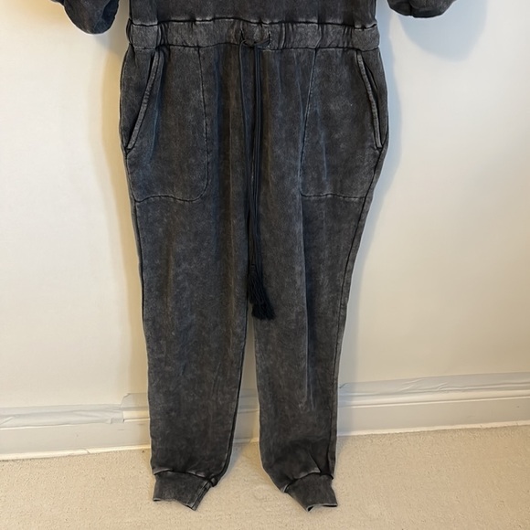 Something Navy Meghan Ruffle Sleeve Jumpsuit - Picture 7 of 11